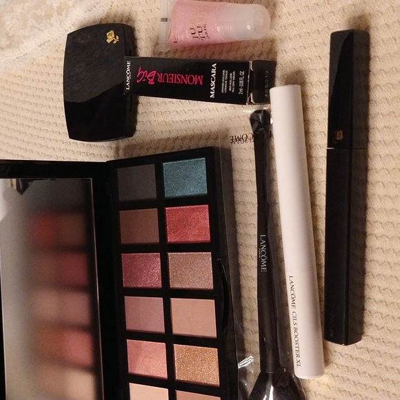 7PC 🔥Lancome A Parisian Wanderlust Eye and Face Palette with Brush, 16 Shades🔥 - Picture 12 of 13